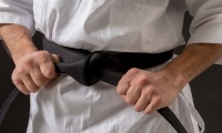 Mistrzowie karate: Opowieści o legendarnych wojownikach i ich niezwykłych osiągnięciach